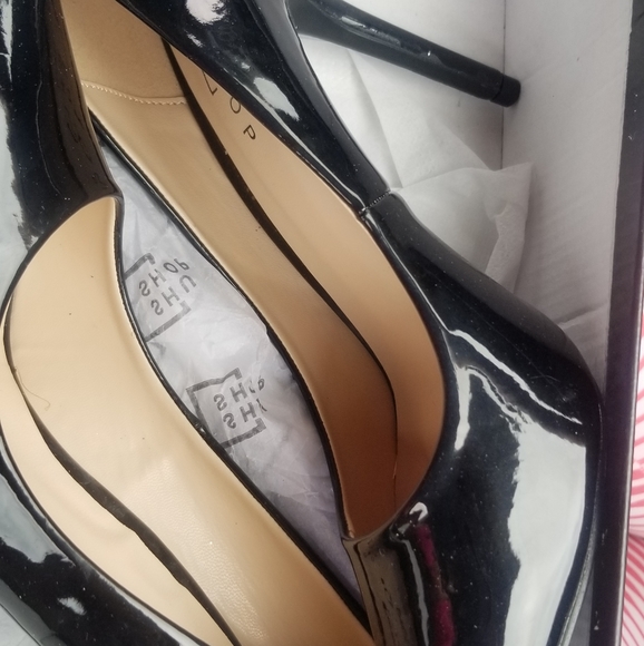 Shoes - Brand new 7 and half black pointy heels